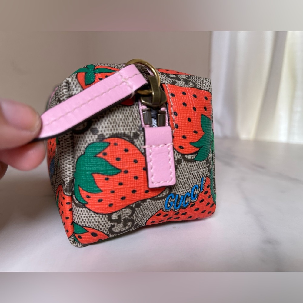 Gucci Strawberry 🍓 Pouch with GG Canvas - Picture 8 of 14